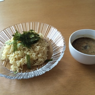 暑い日に インスタントラーメンでつけ麺